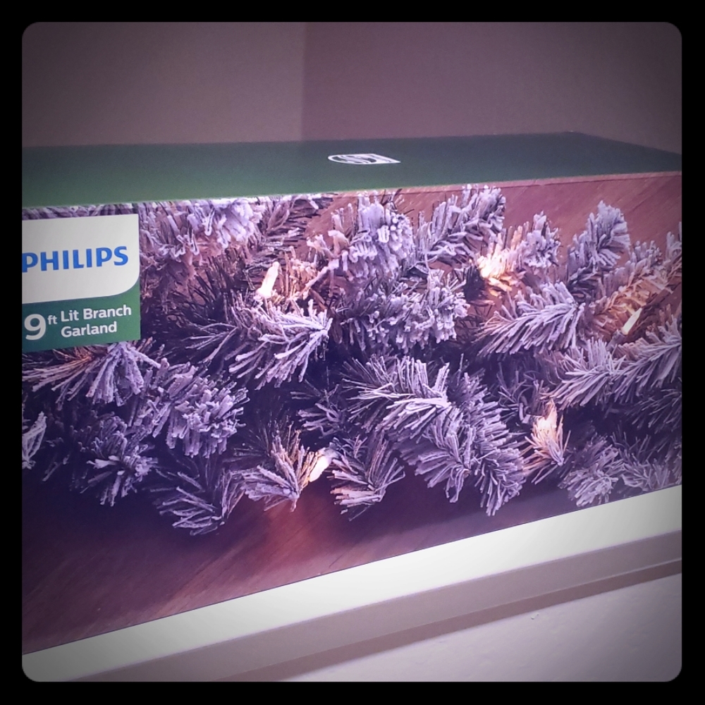 Philips 9ft lit garland
